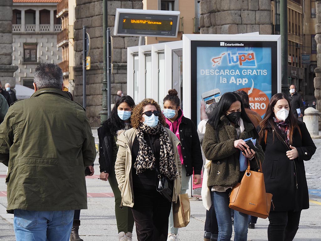 Calle Gente Mascarillas Coronavirus