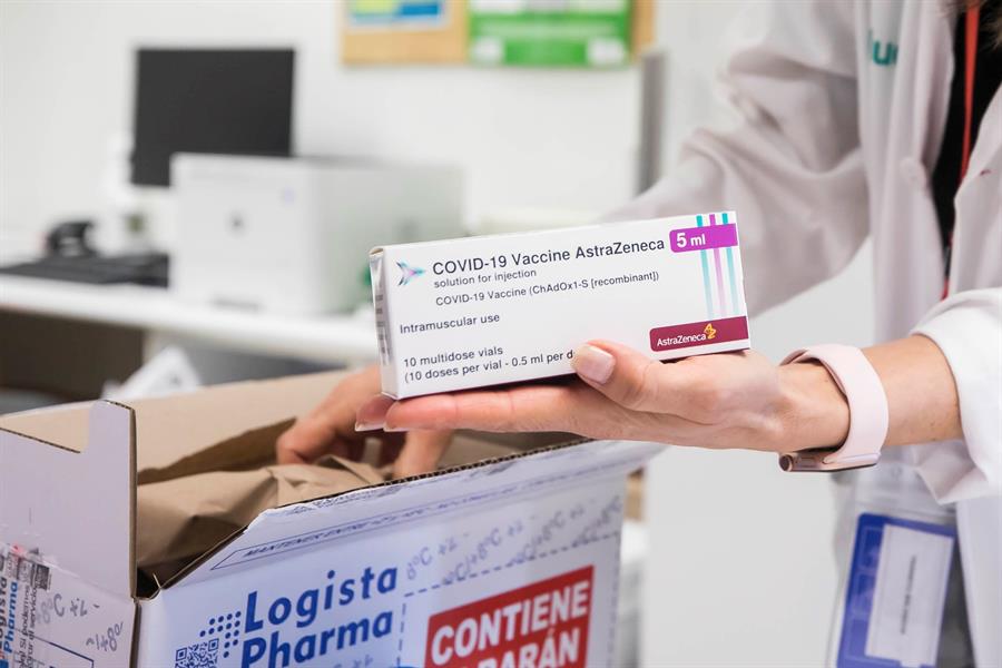 Dosis de la vacuna de AstraZeneca que han llegado este lunes a Zaragoza. EFE/ Heraldo Aragón / Guillermo Mestre