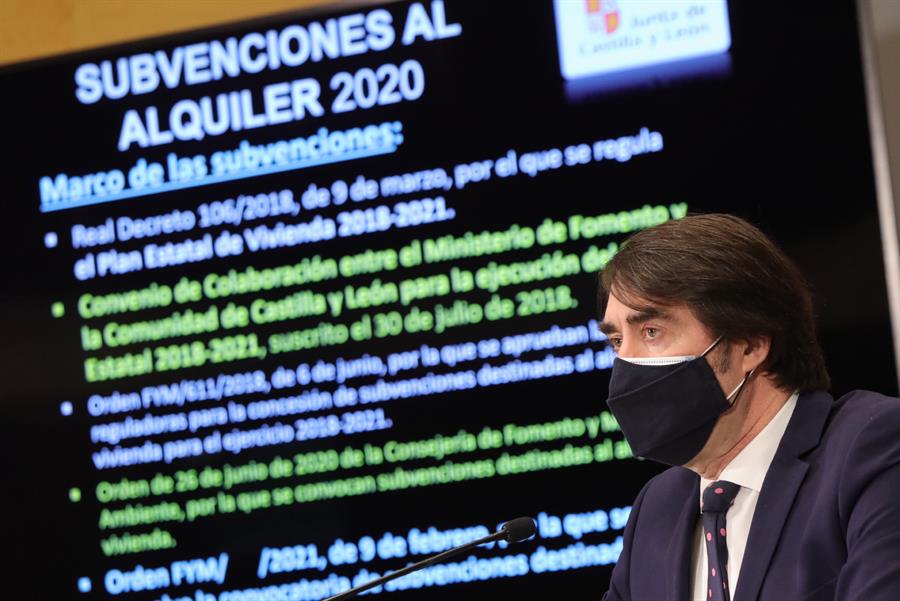 El consejero de Fomento y Medio Ambiente, Juan Carlos Suárez-Quiñones, informa sobre la resolución de la convocatoria de subvenciones de la Junta al alquiler de vivienda 2020 en Castilla y León, este martes en Valladolid. EFE/Nacho Gallego