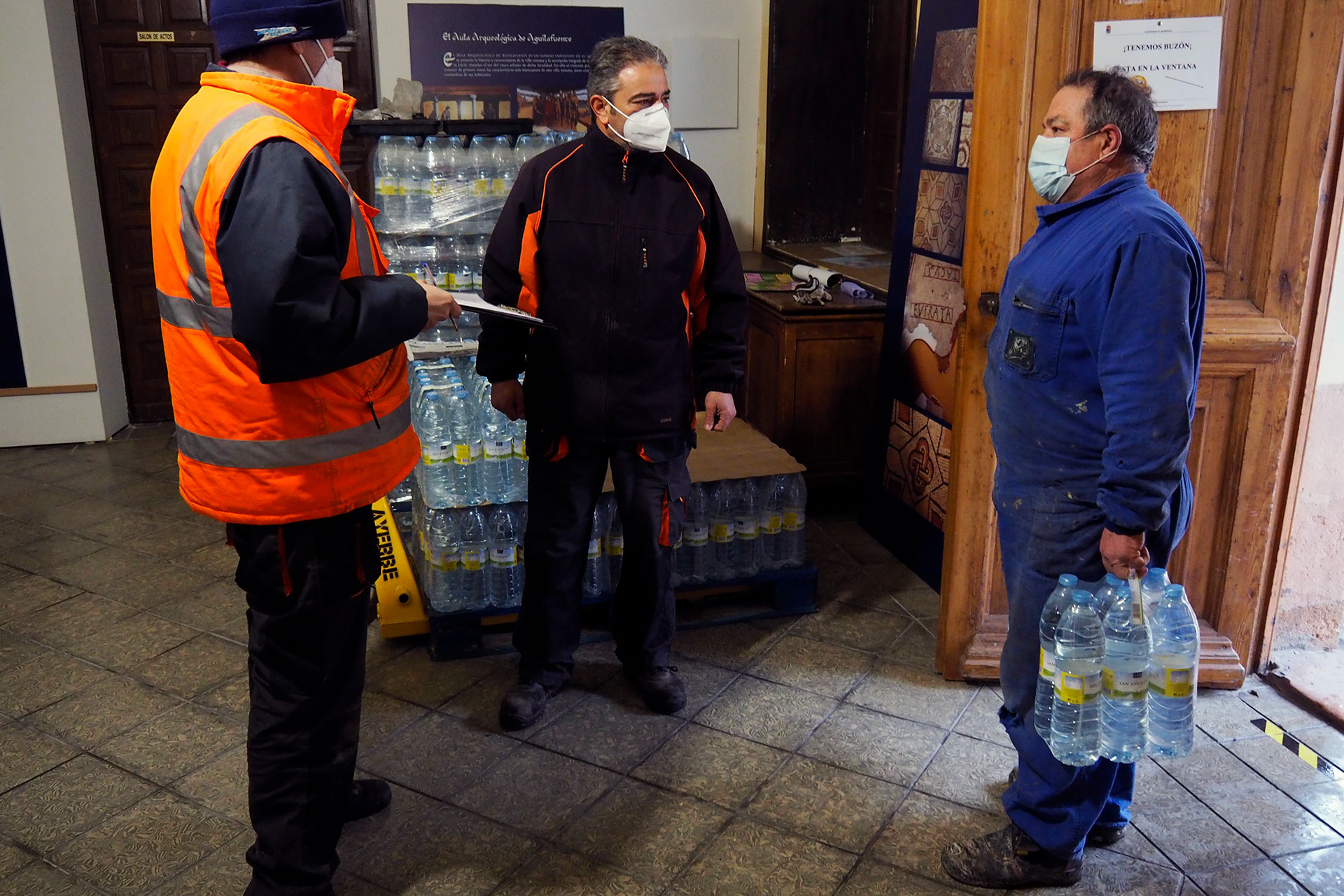 Ayuntamiento hace repartos semanales de agua. / KAMARERO