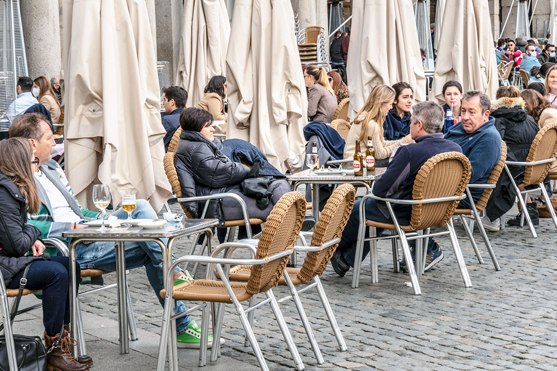 Calle Terrazas Gente Mascarillas Coronavirus KAM8747