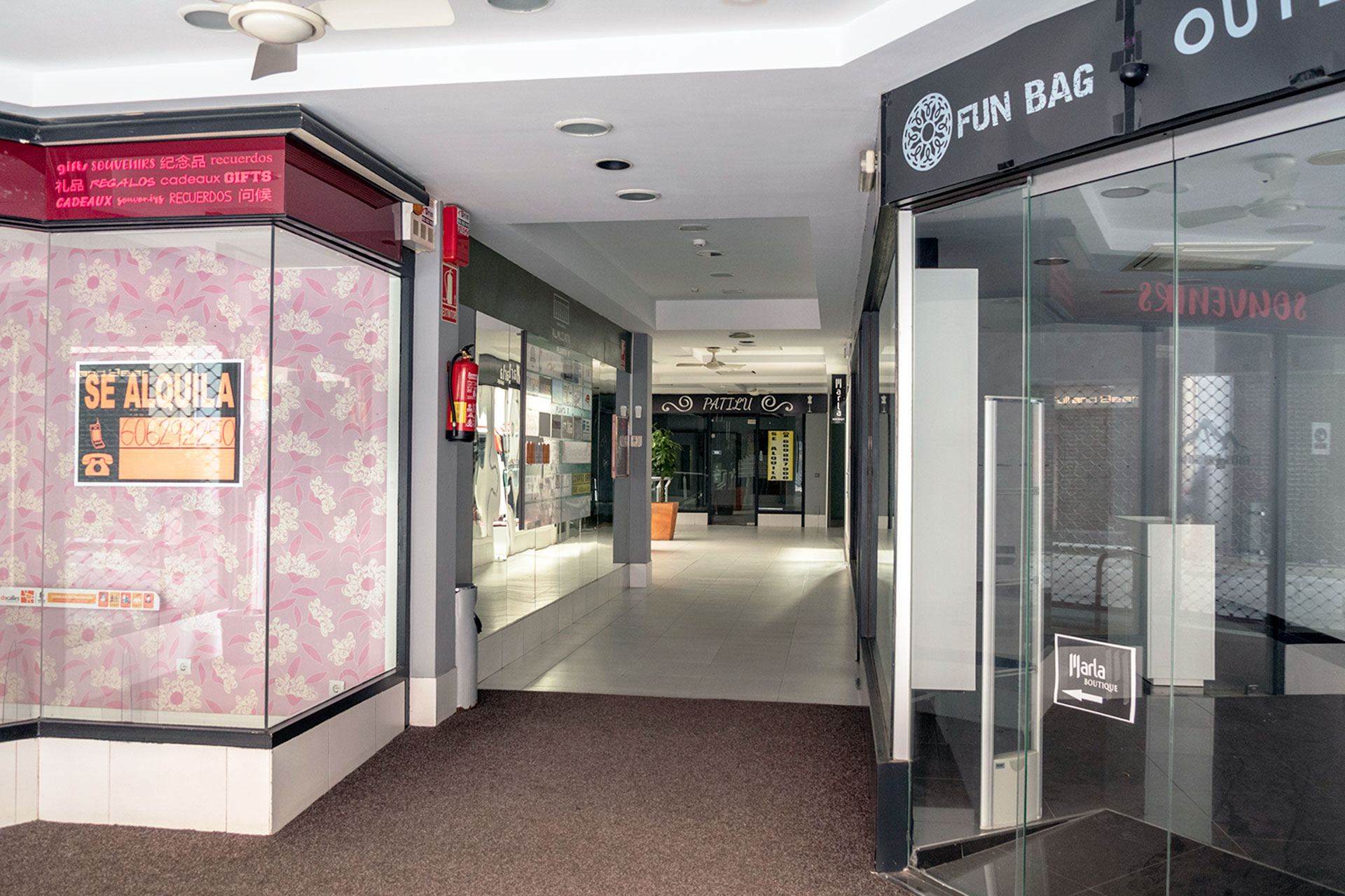 El comercio es uno de los epígrafes del sector servicios más duramente castigado por la crisis y el desempleo. / KAMARERO