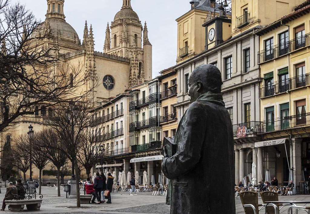 Estatua Antonio Machado Plaza Mayor