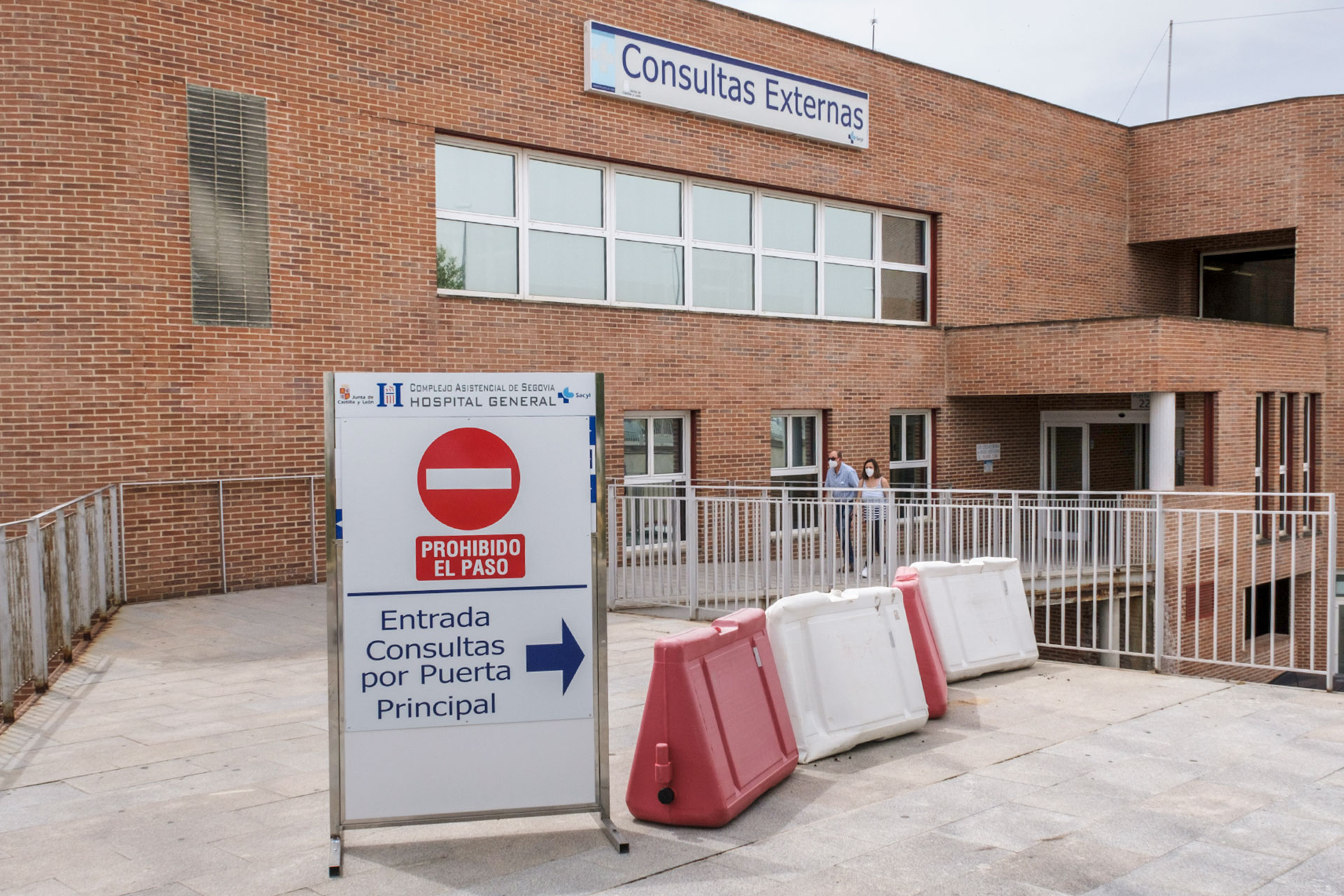 Edificio de Consultas Externas que junto al Hospital General y el centro Antonio Machado conforman en  Complejo Asistencial de Segovia. / KAMARERO