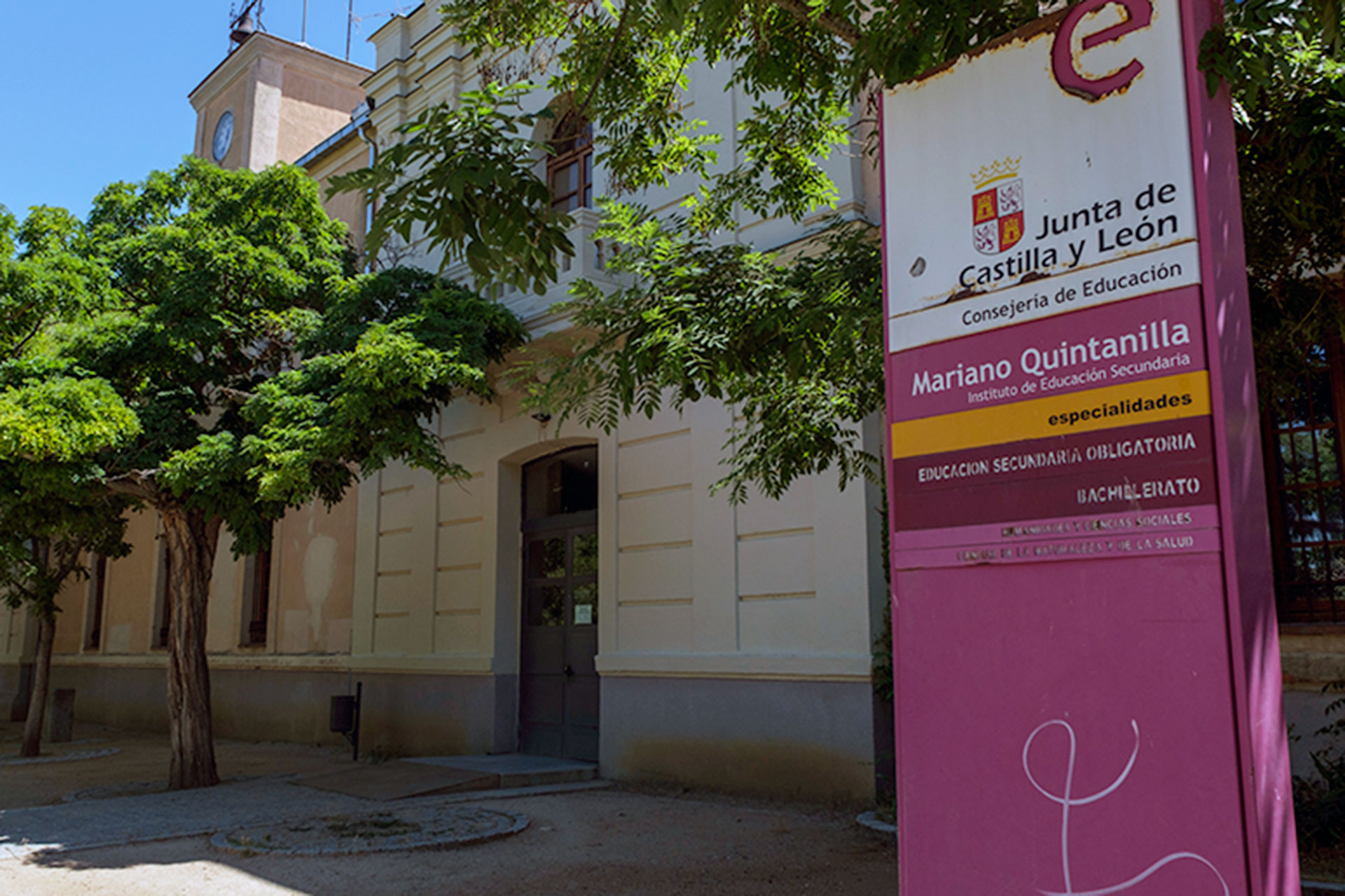 Fachada del instituto Mariano Quintanilla./ KAMARERO