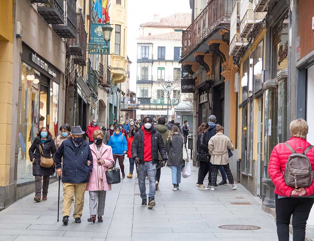 calle real gente coronavirus