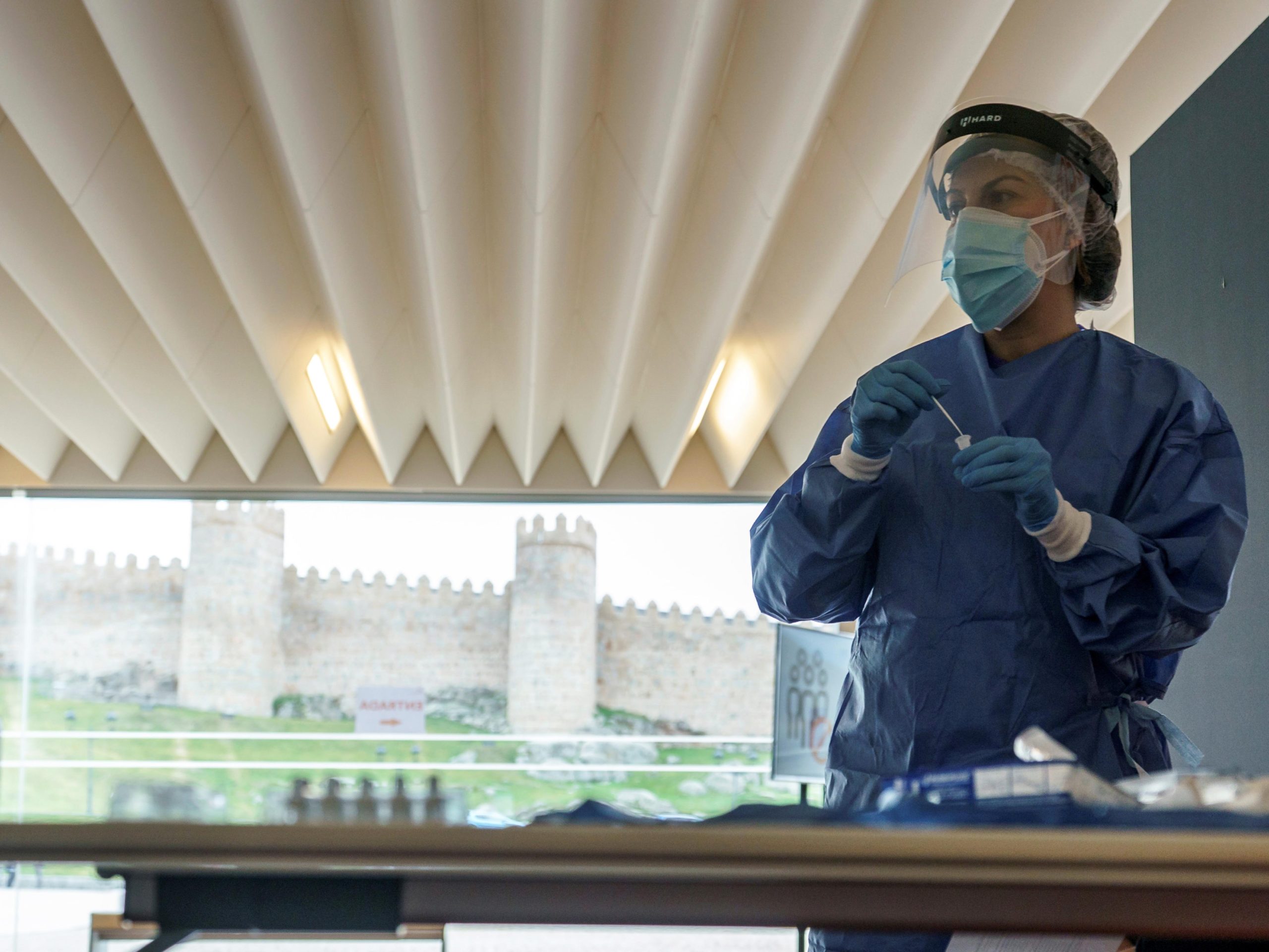 Cribado masivo este viernes en Ávila, organizado por la Junta. / EFE RAÚL SANCHIDRIÁN