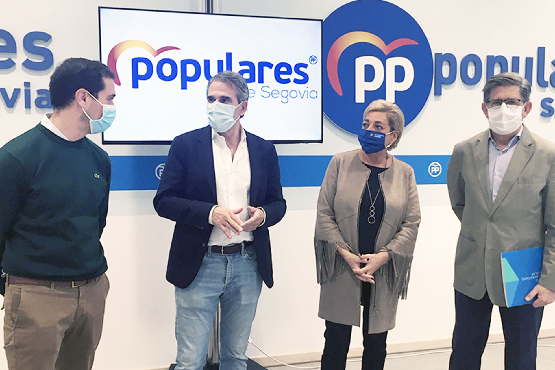 Parlamentarios del PP, en la sede. /E.A.