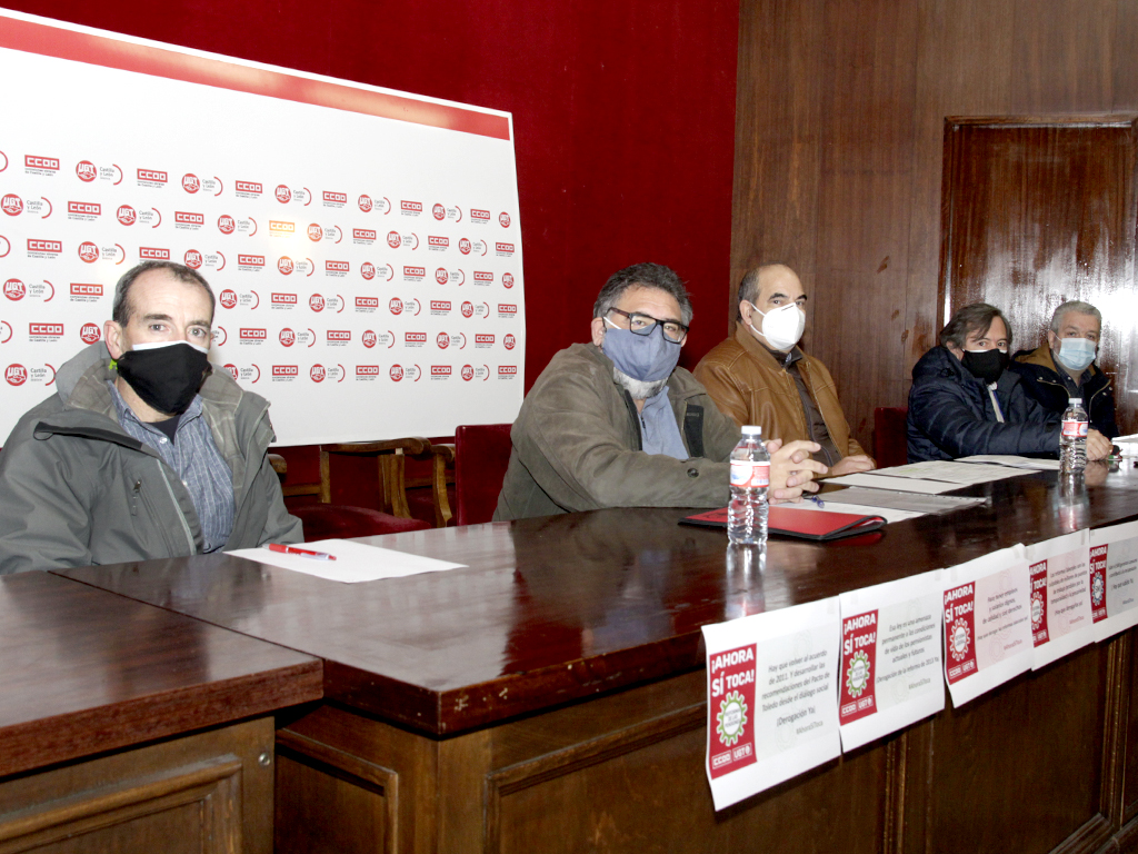 El comité provincial explicó en conferencia de prensa su postura sobre la base logística. / NEREA LLORENTE