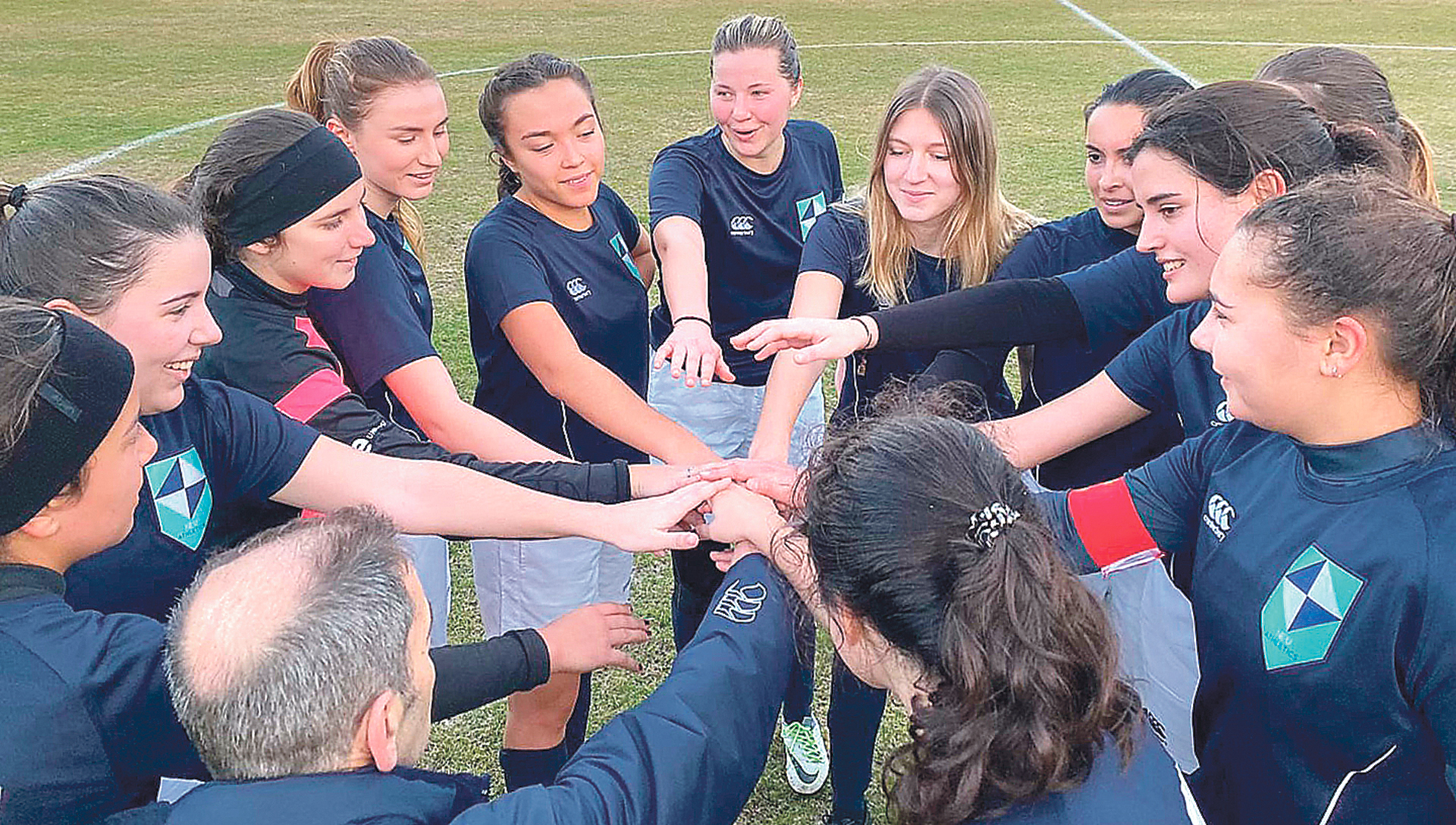 Equipo femenino de fútbol de IE University. IEU.