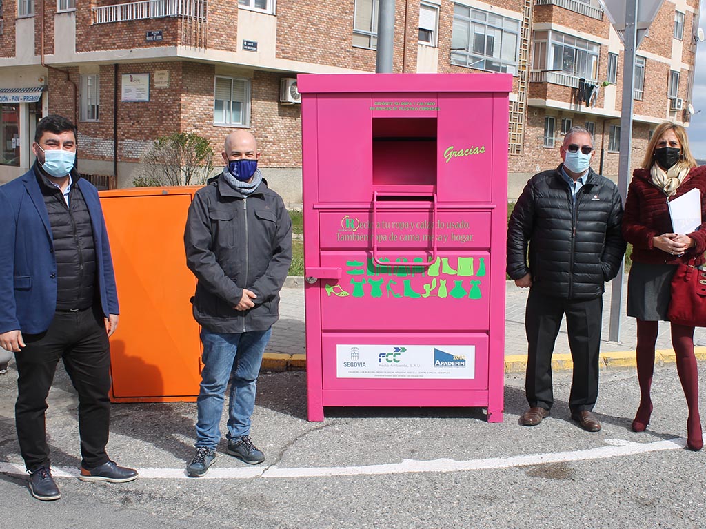 2021 03 20 Contendores de ropa1