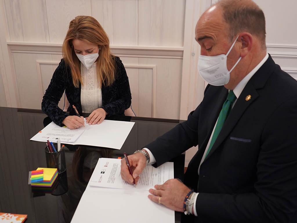 Firma convenio UNED Prodestur 15