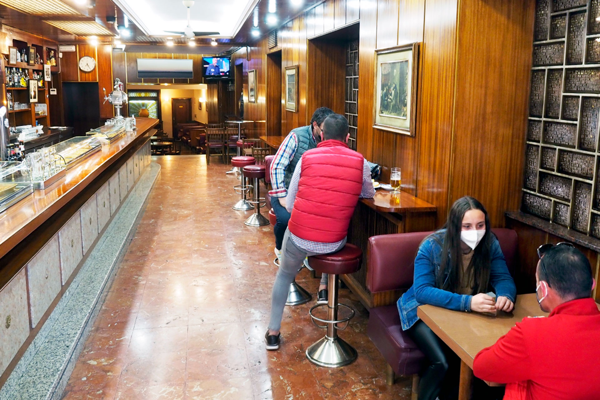 Bar Interior Coronavirus KAM6693