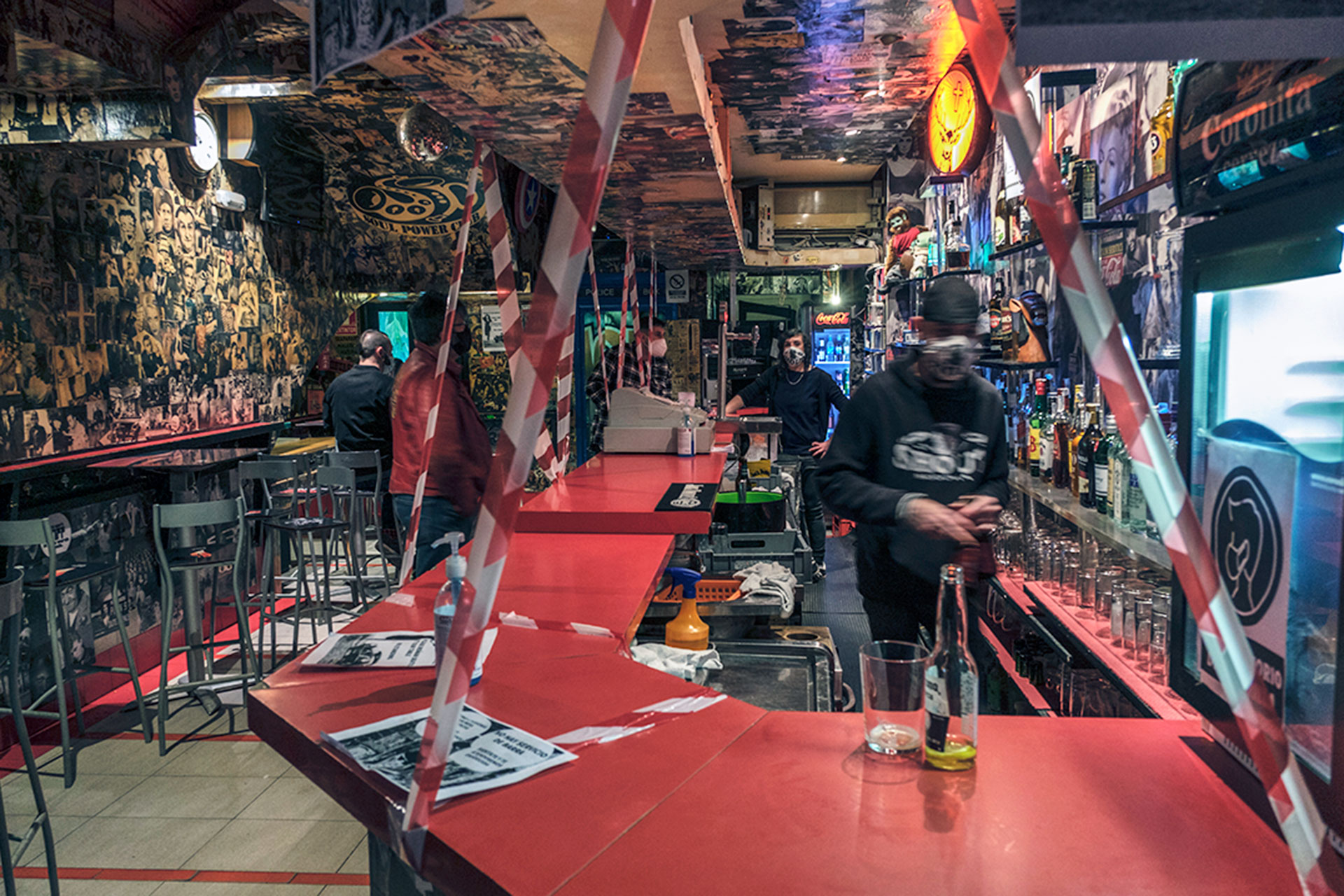 Bar Shout Toque Queda Coronavirus KAM0618