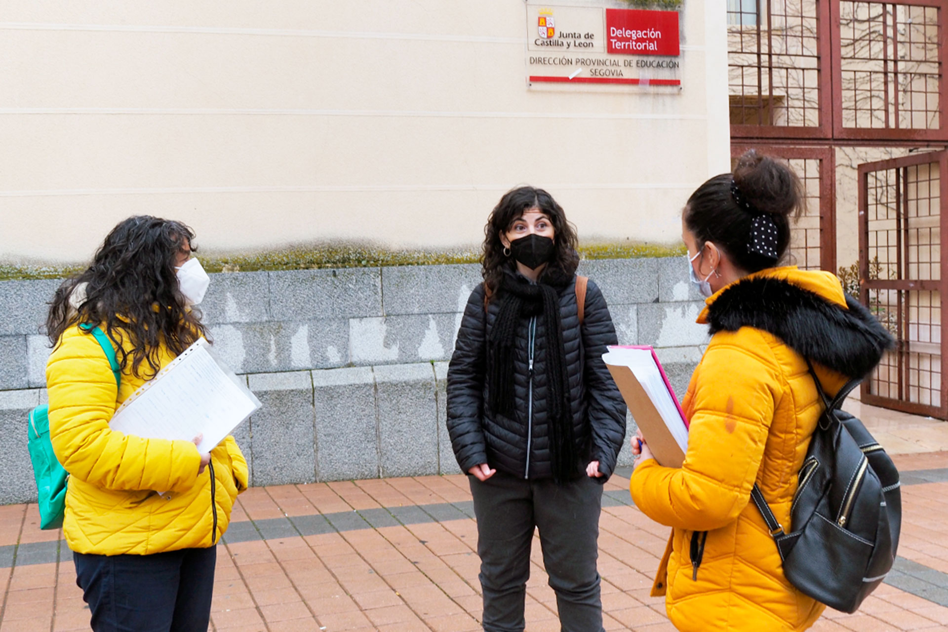 Direccion Provincial Entrega Firmas Hontanares Fontanares Colegio KAM4352
