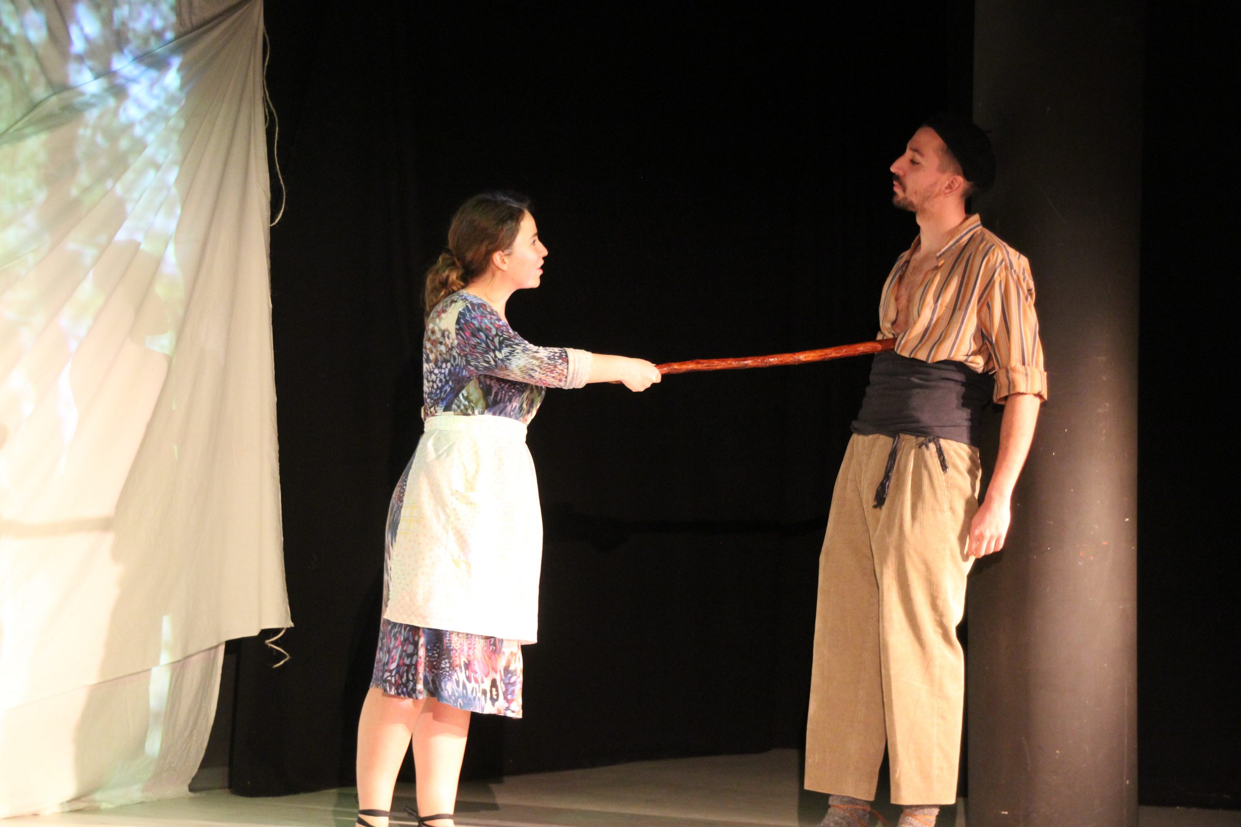 Escena teatral de 'Cierva acosada'