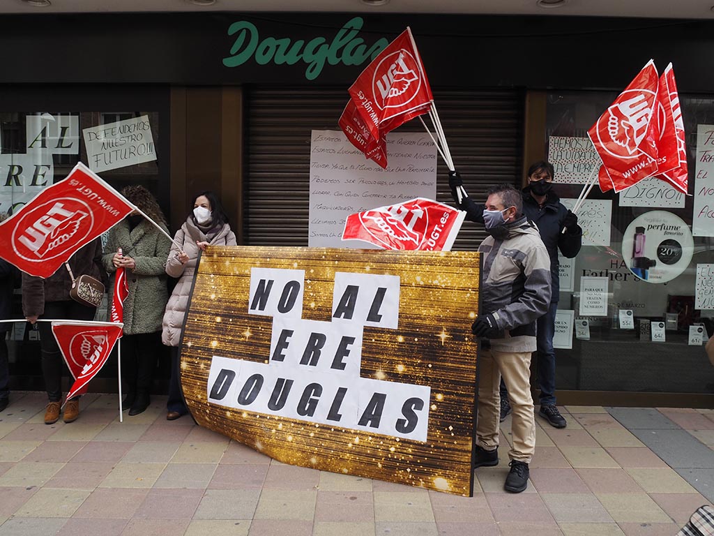 Empresa y sindicatos cierran un preacuerdo en perfumerías Douglas 1 Perfumerias Douglas Concentracion Huelga ERE