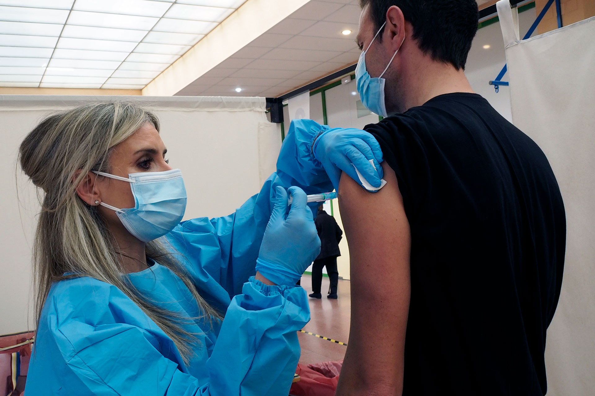 Vacunacion Policia Local Pabellon Pedro Delgado Coronavirus KAM3892