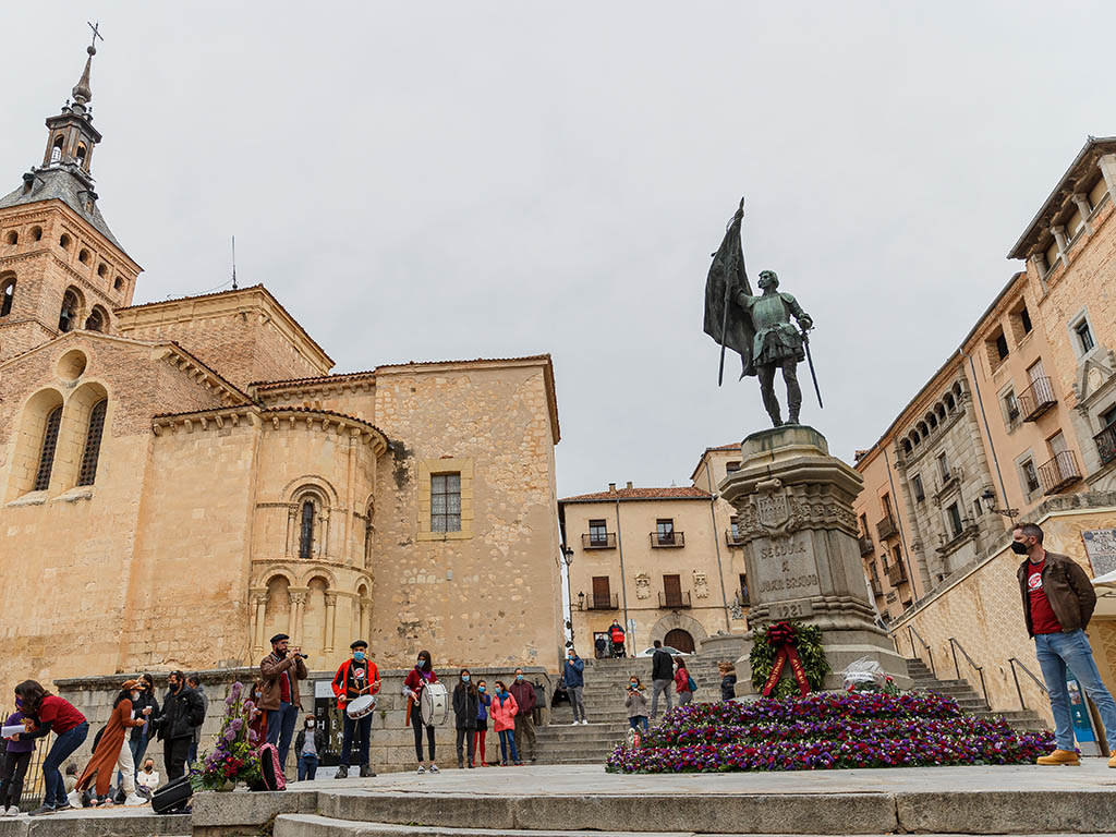 Estatua de Juan Bravo durante el Día de Castilla y León. / ICAL