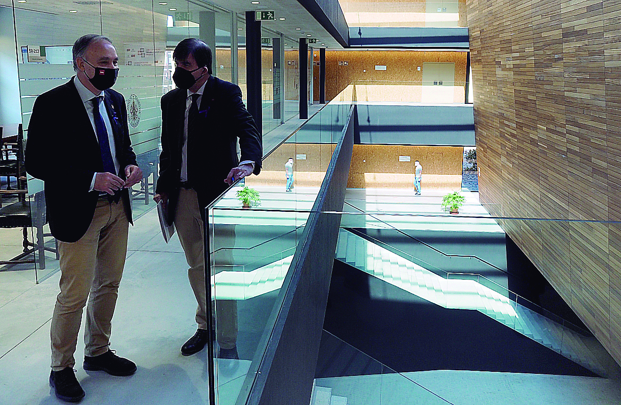 UVA Visita Rector Antonio Largo KAM3821