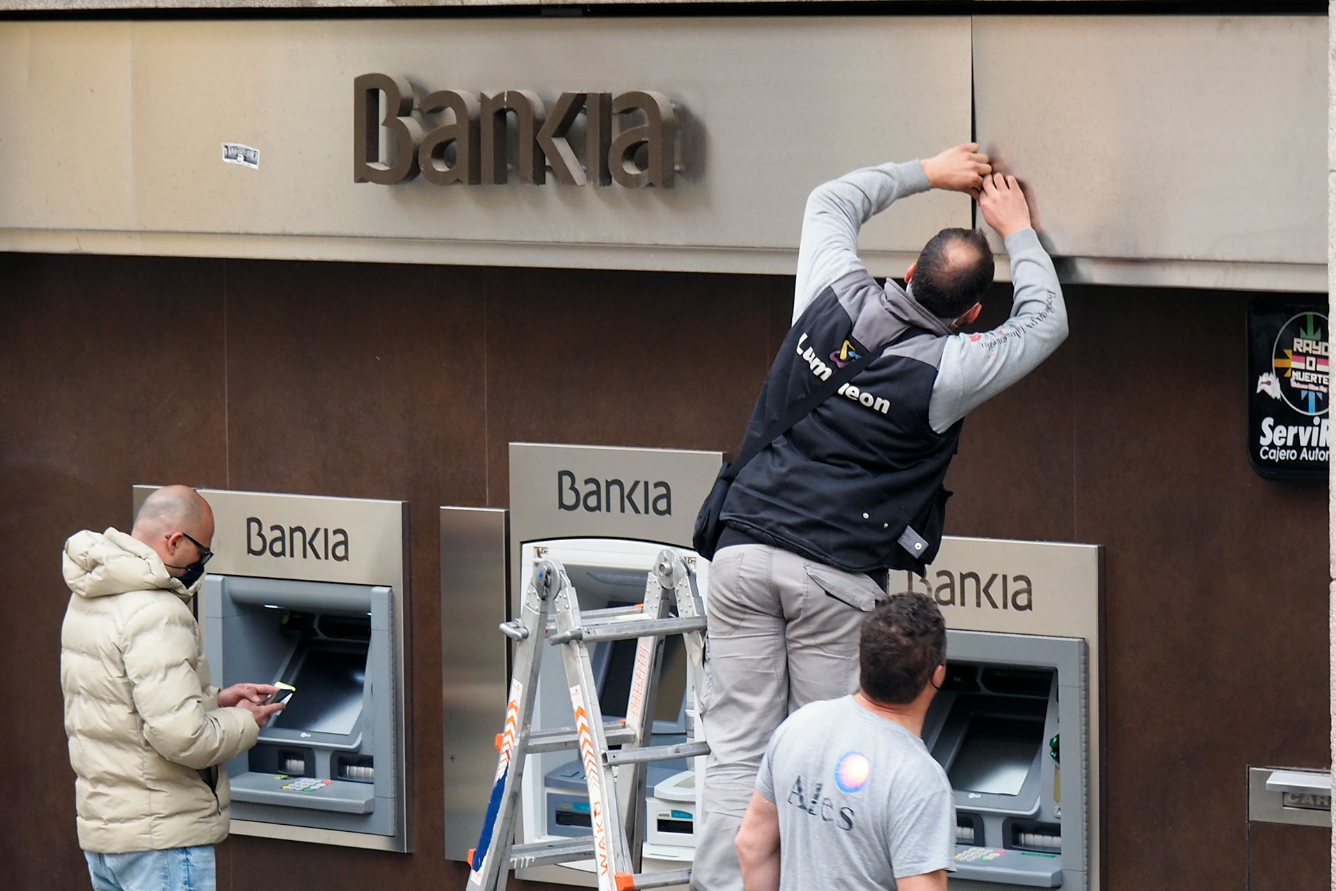 Bankia Sede Central Cambio Letreros Caixabank KAM6284