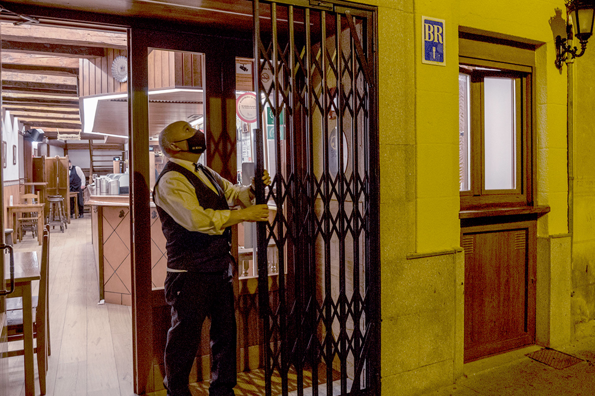 Bares Cierre Interior Coronavirus KAM7391