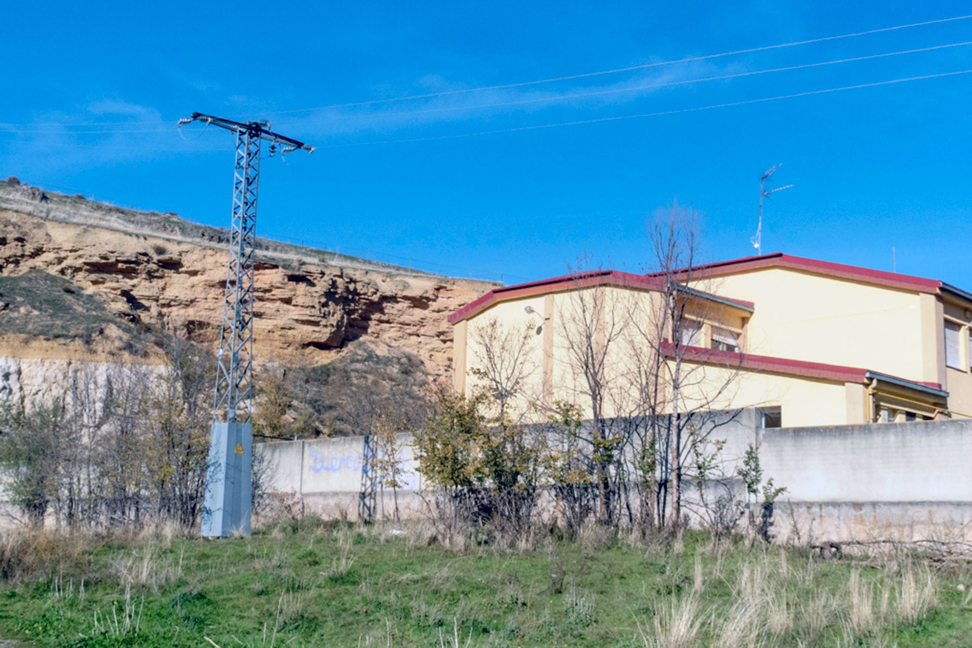 CEIP Carlos Lecea Tejadilla Talud KAM0922