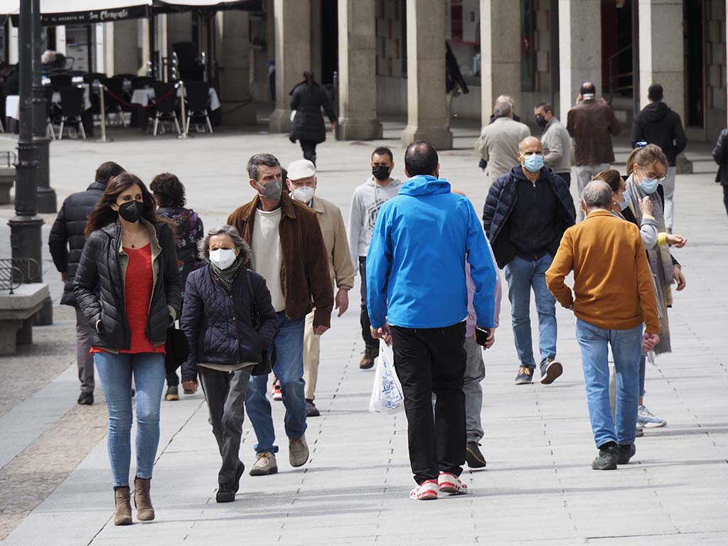 Calle Gente Mascarilla Coronavirus