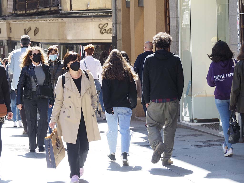Calle Gente Mascarillas Coronavirus 1