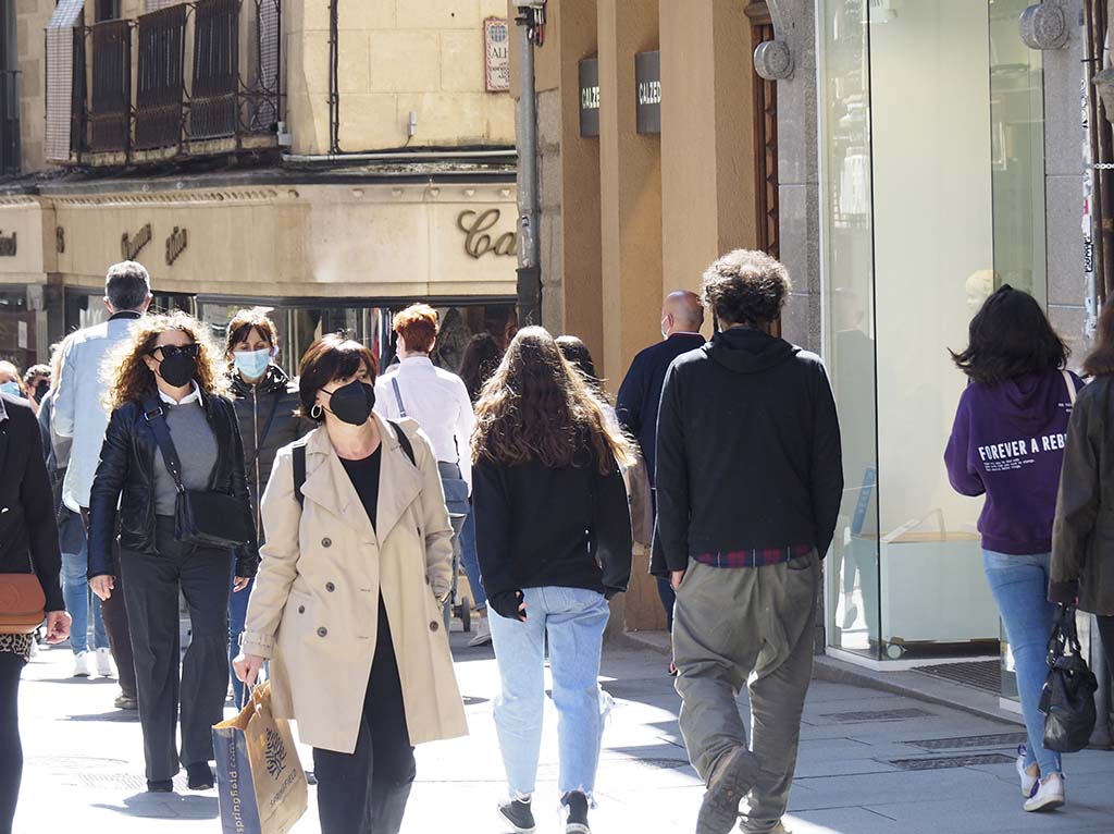 Calle Gente Mascarillas Coronavirus