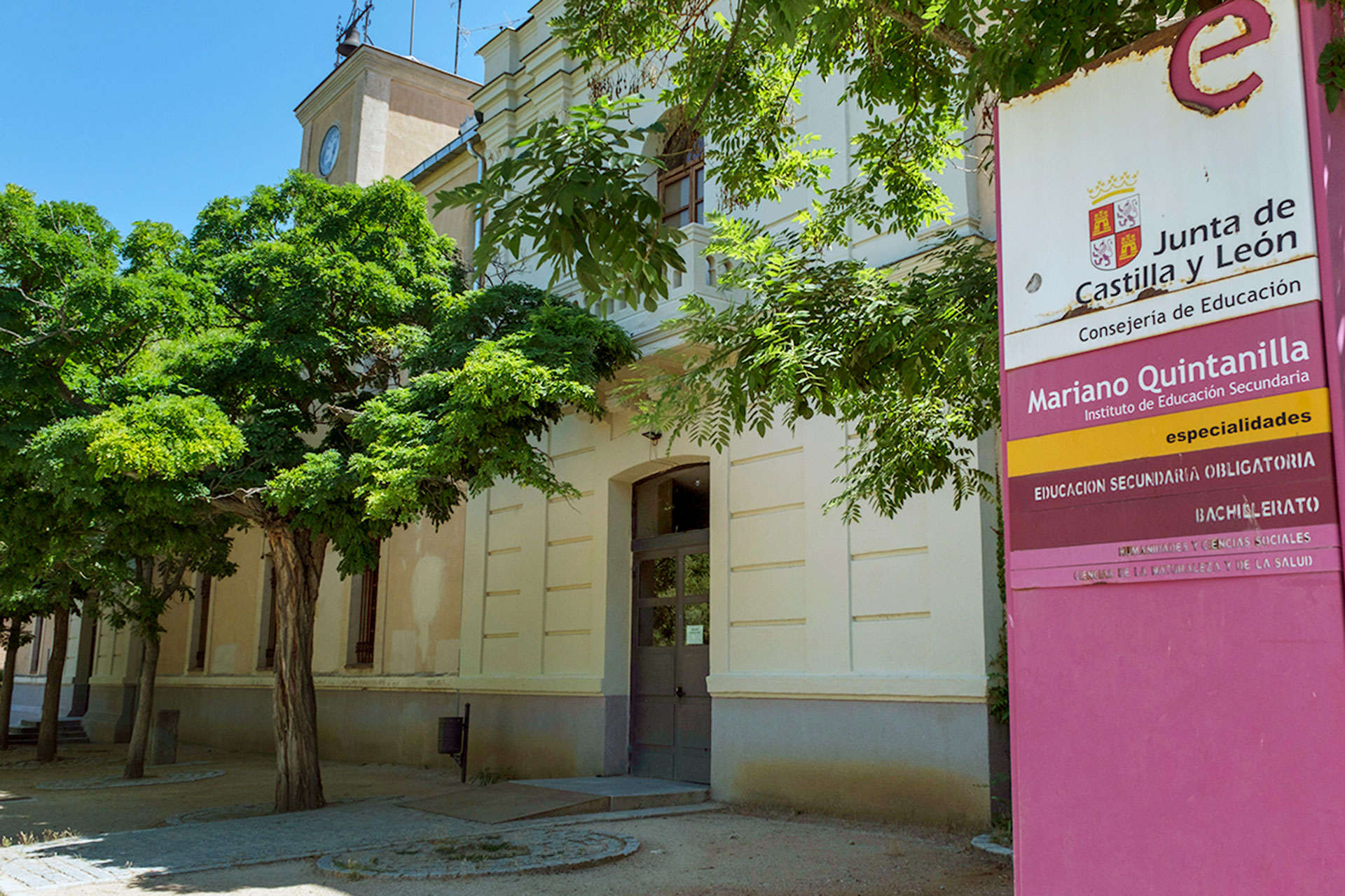 El 'Andrés Laguna' y el 'Mariano Quintanilla' ingresan en la Orden de Alfonso X El Sabio 1 IES Mariano Quintanilla Obras KAM9903