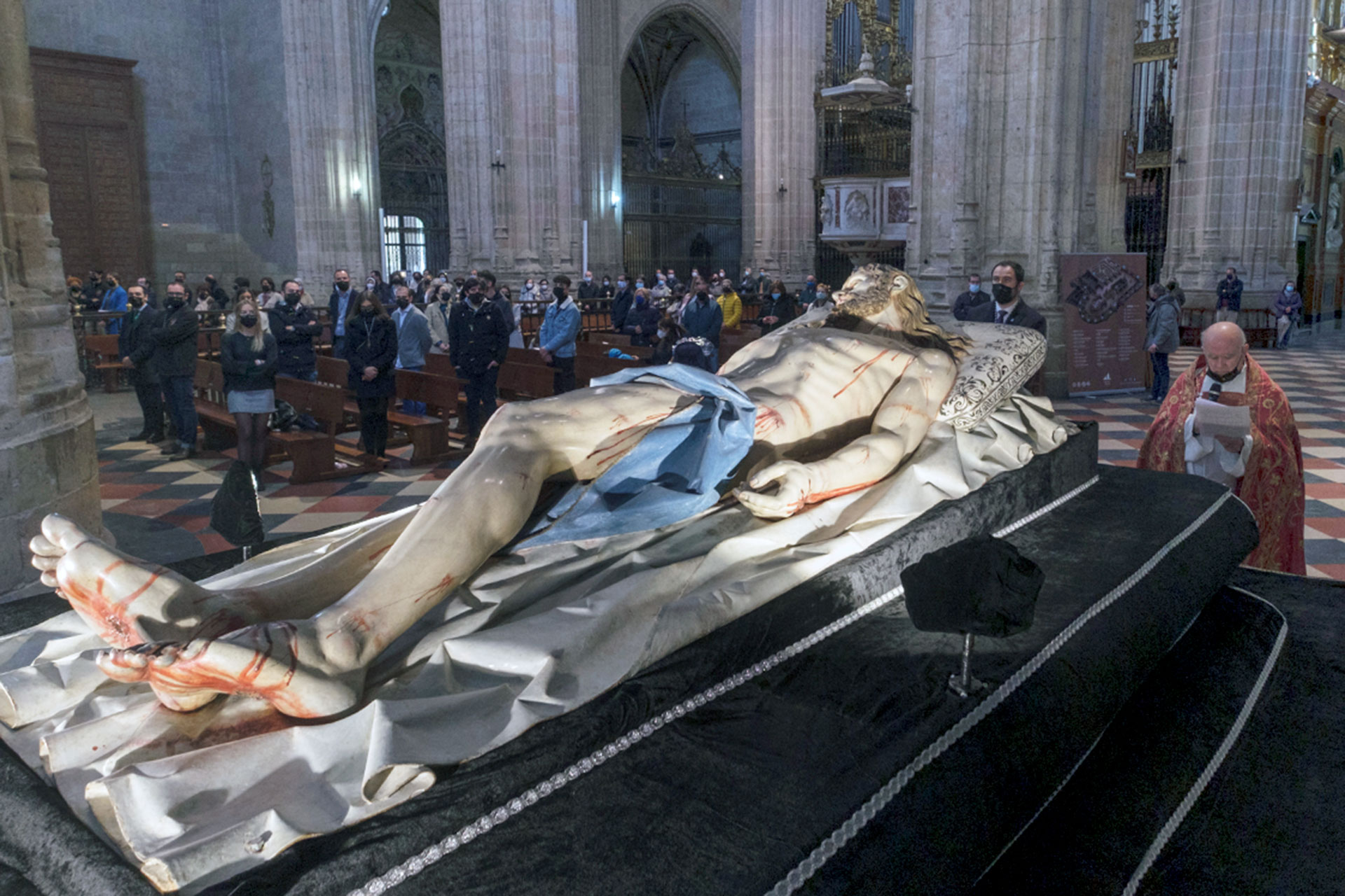 Semana Santa Via Crucis Cristo Yacente Catedral Coronavirus KAM5466