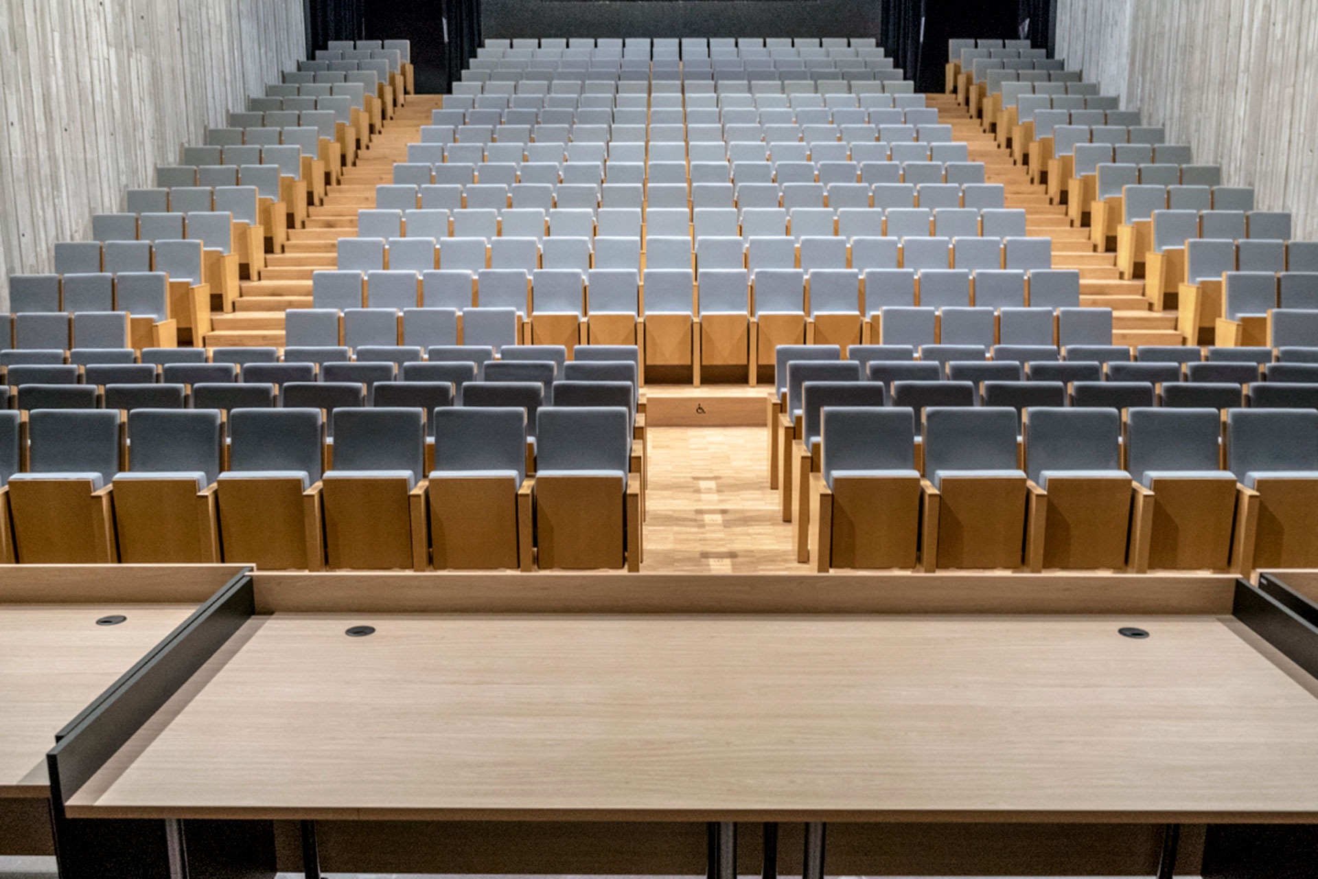 UVA Salon Actos KAM8268