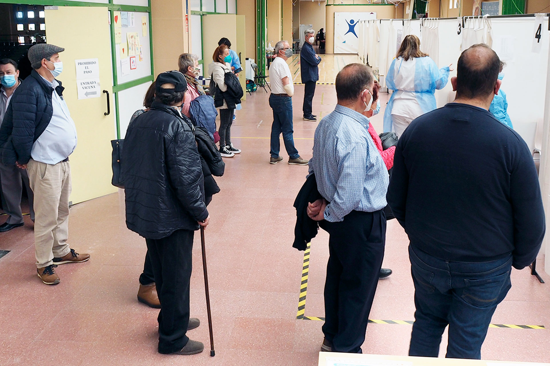 Vacunacion 1950 Colas Coronavirus Pabellon Pedro Delgado KAM0062