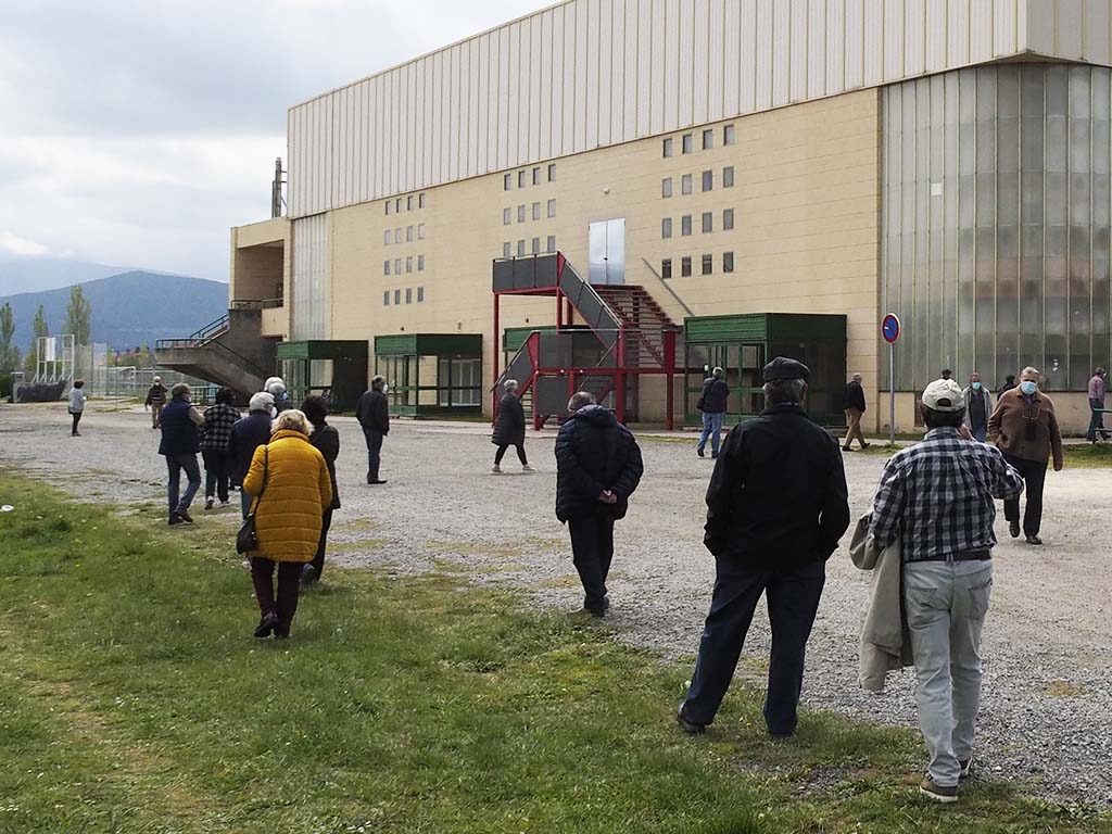 Vacunacion Colas Coronavirus Pabellon Pedro Delgado