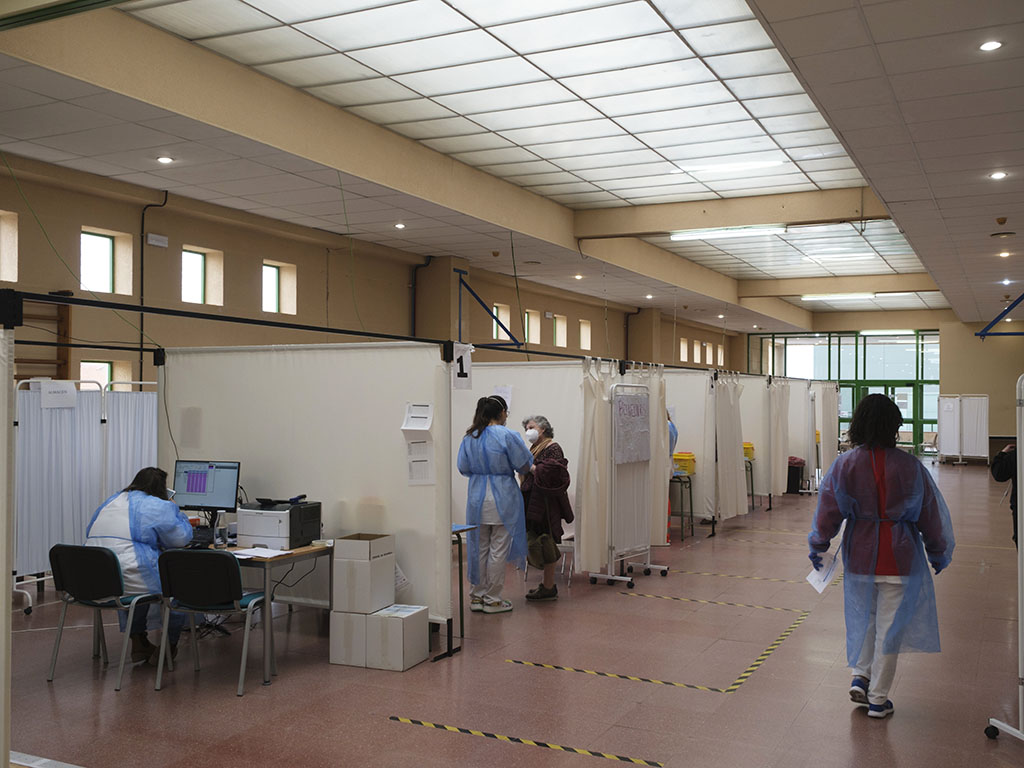 La campaña de vacunación continúa con nacidos en 1942, 1943 y 1944 1 Vacunacion Mayores 50 AstraZeneca Coronavirus