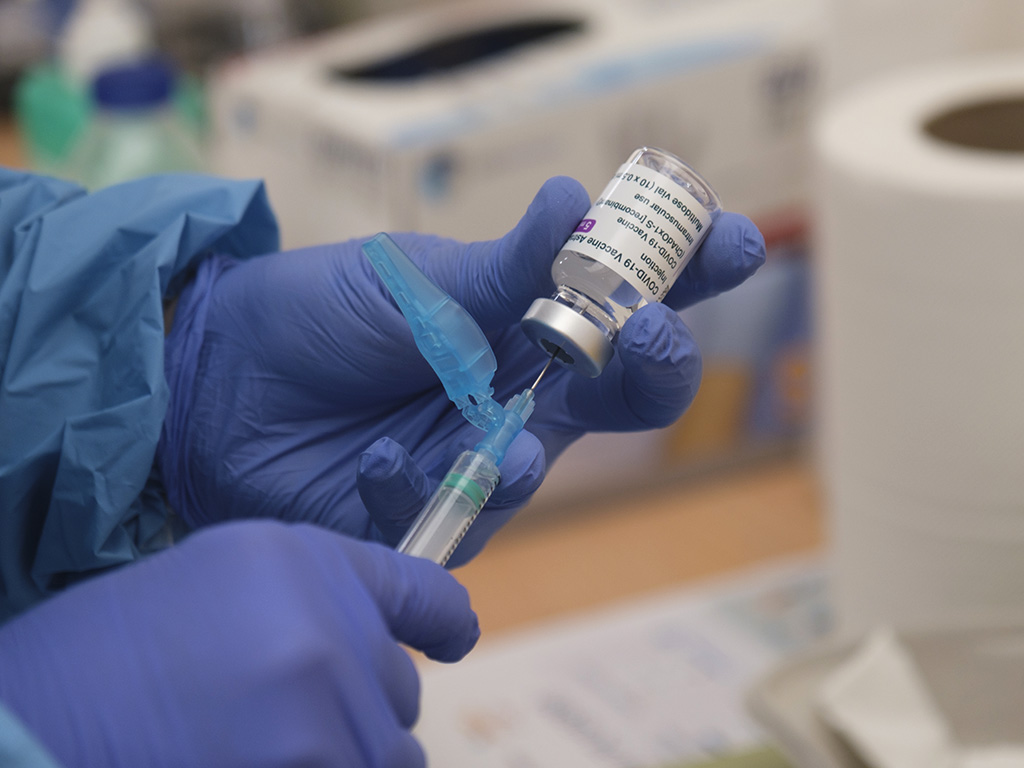 La EMA encuentra "posible relación" entre la vacuna de AstraZeneca y los casos de trombos 1 Vacunacion Mayores 50 AstraZeneca Coronavirus KAM 5