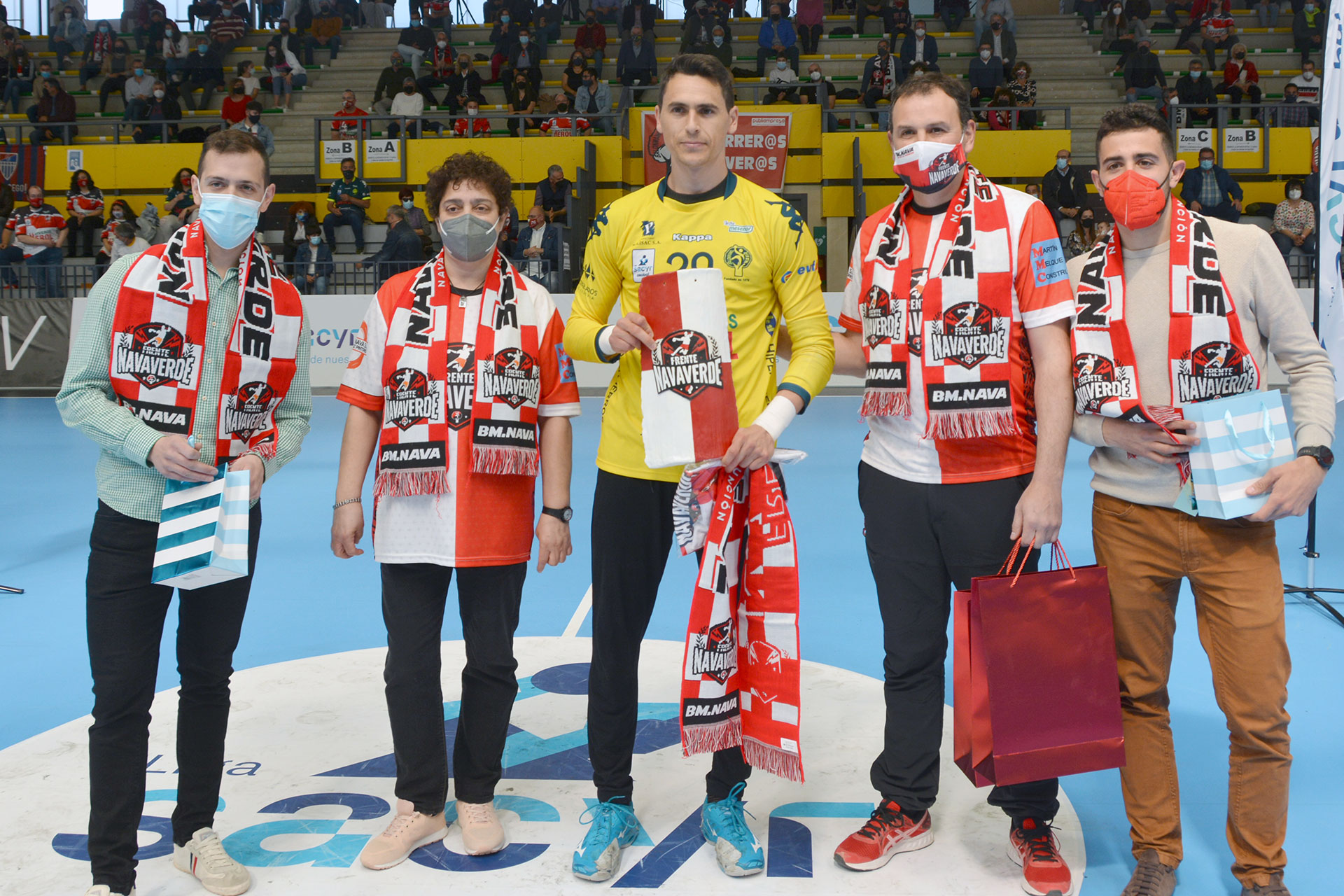 balonmano nava cisne YERAY LAMARIANO frente navaverde
