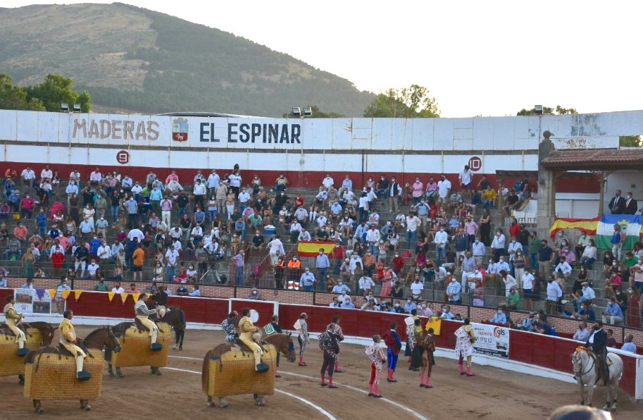 plaza toros el espinar