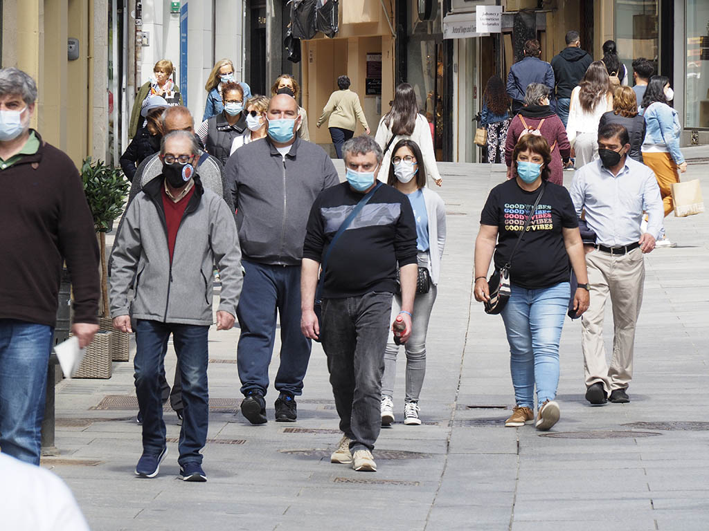 Calle Gente Mascarillas Coronavirus KAM4081