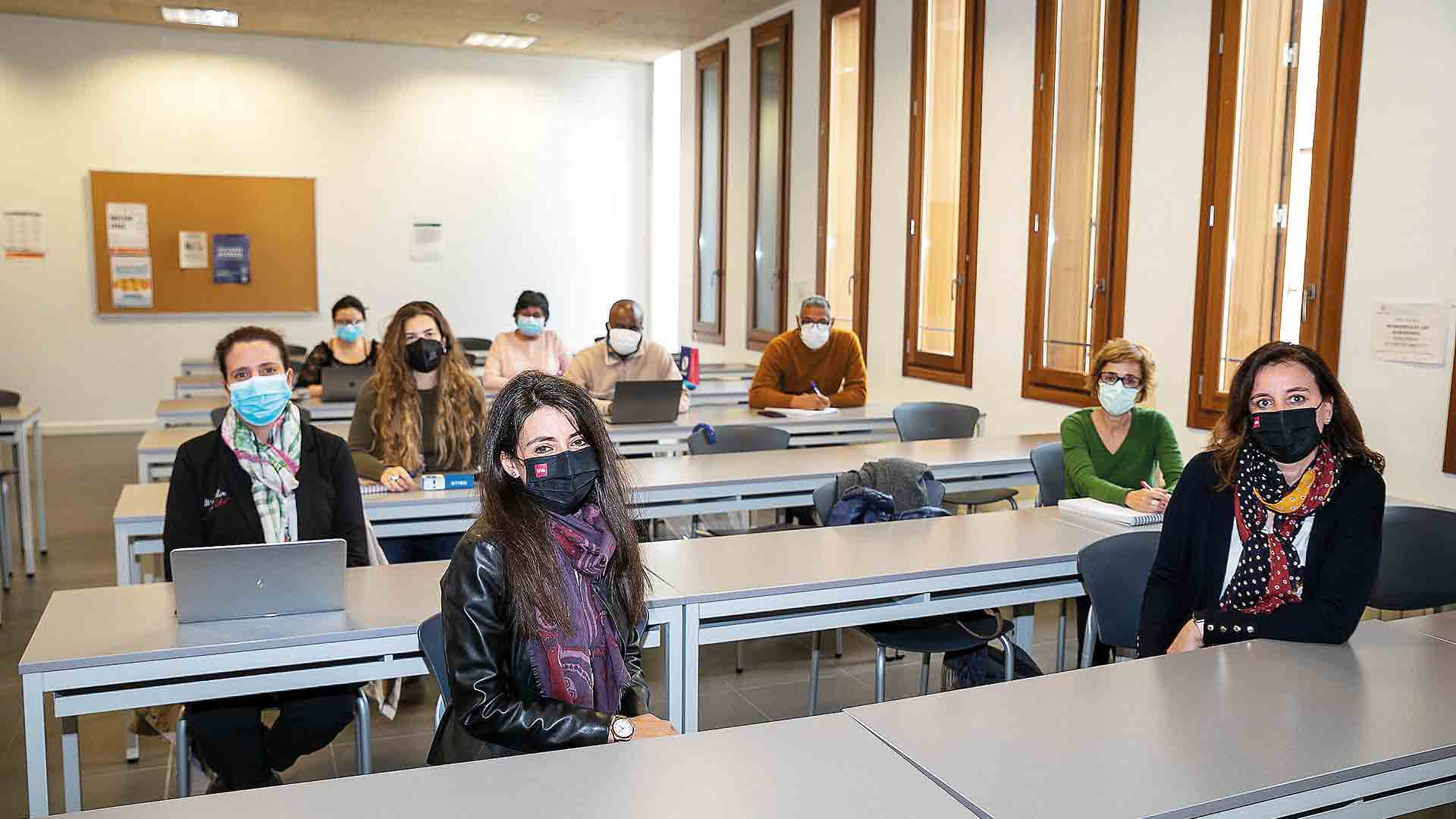 Profesoras y estudiantes del Máster en Mediación y Resolución Extrajudicial de Conflictos, curso 2020-2021. / Alberto Morala