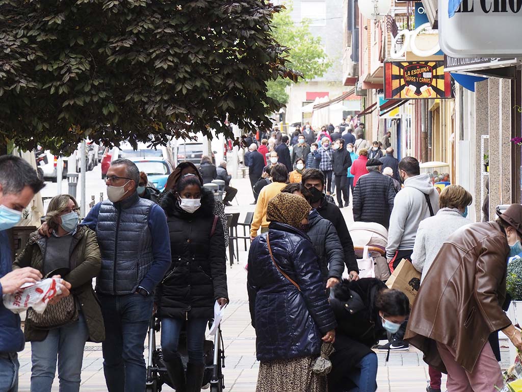 Calle Gente Mascarillas Coronavirus