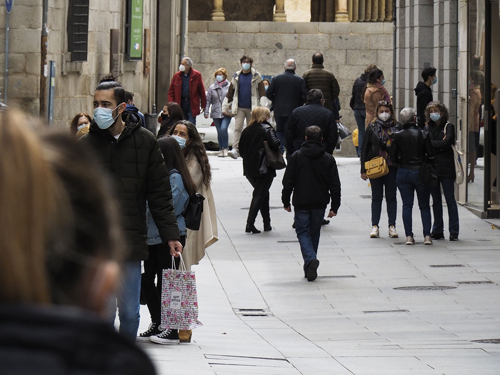 Calle Gente Mascarillas Coronavirus KAM