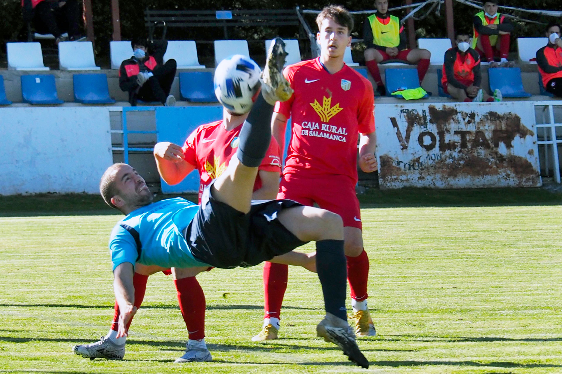 Un lance del duelo entre La Granja y el Santa Marta