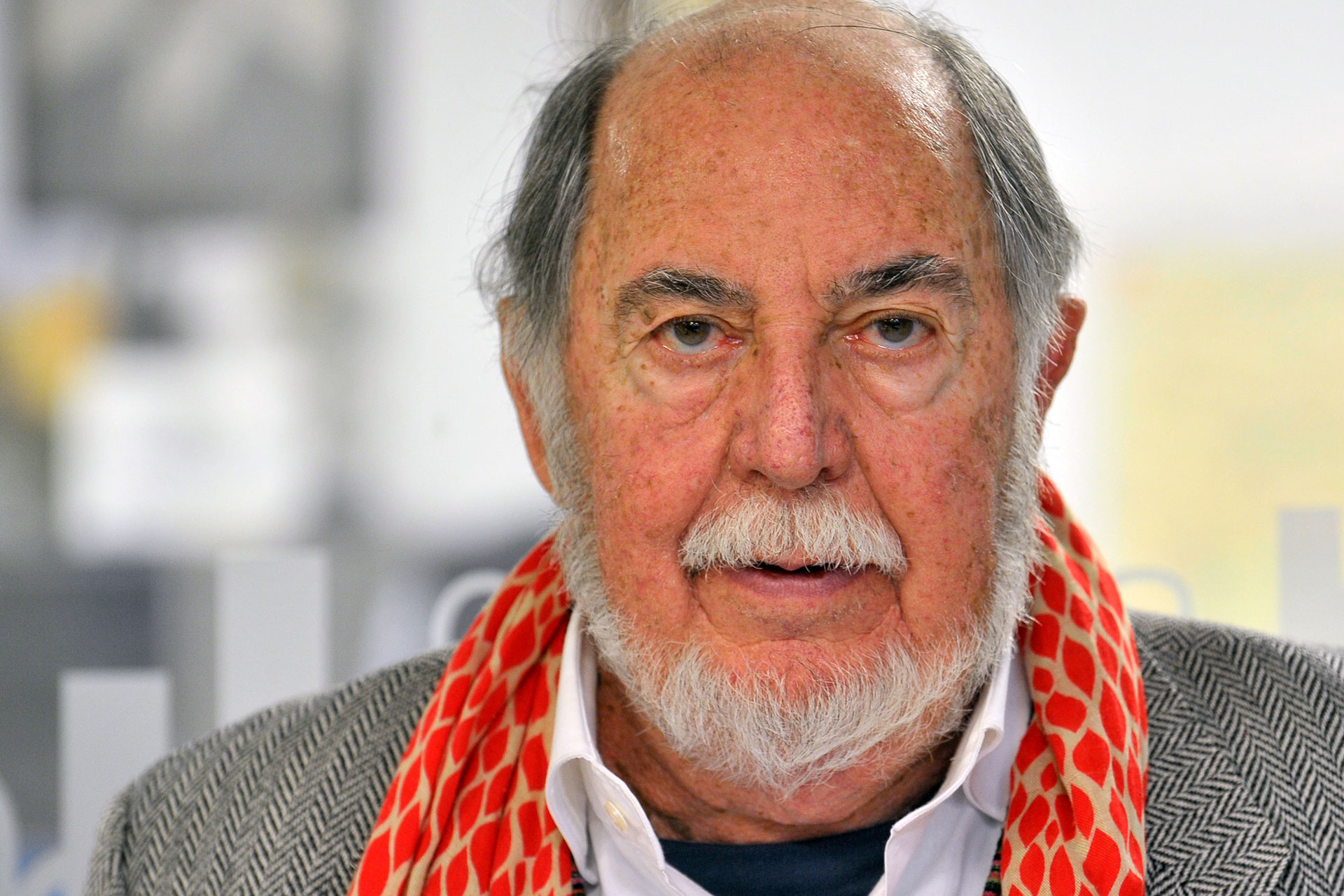 Después de haber aterrizado en la provincia en 1968, en la actualidad Julio Feo reside en Segovia, donde dedica su tiempo a la lectura, la escritura y la cocina. / KAMARERO