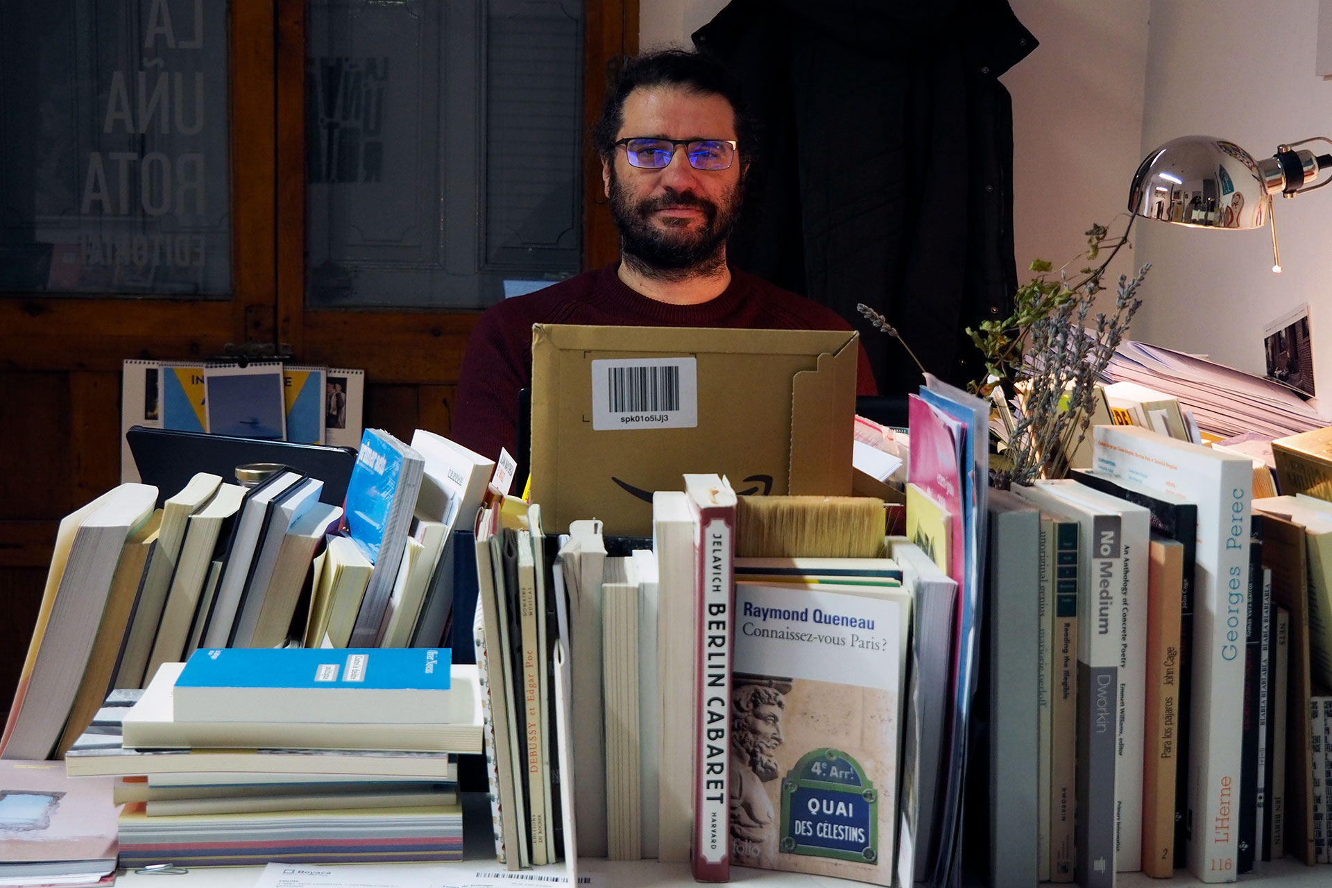 El segoviano Carlos Rod se adentró en el mundo de la edición de libros en 1996, tras terminar sus estudios de Publicidad, junto a otros tres compañeros. / KAMARERO