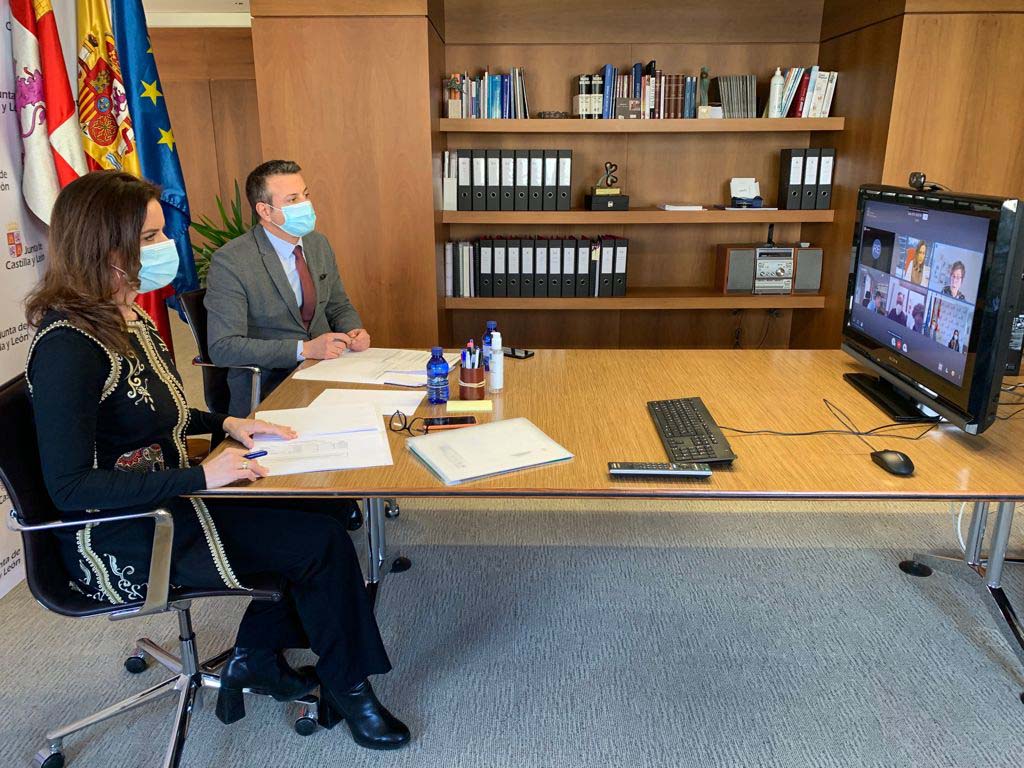 MESA DE AUTONOMOS ana carlota amigo consejera