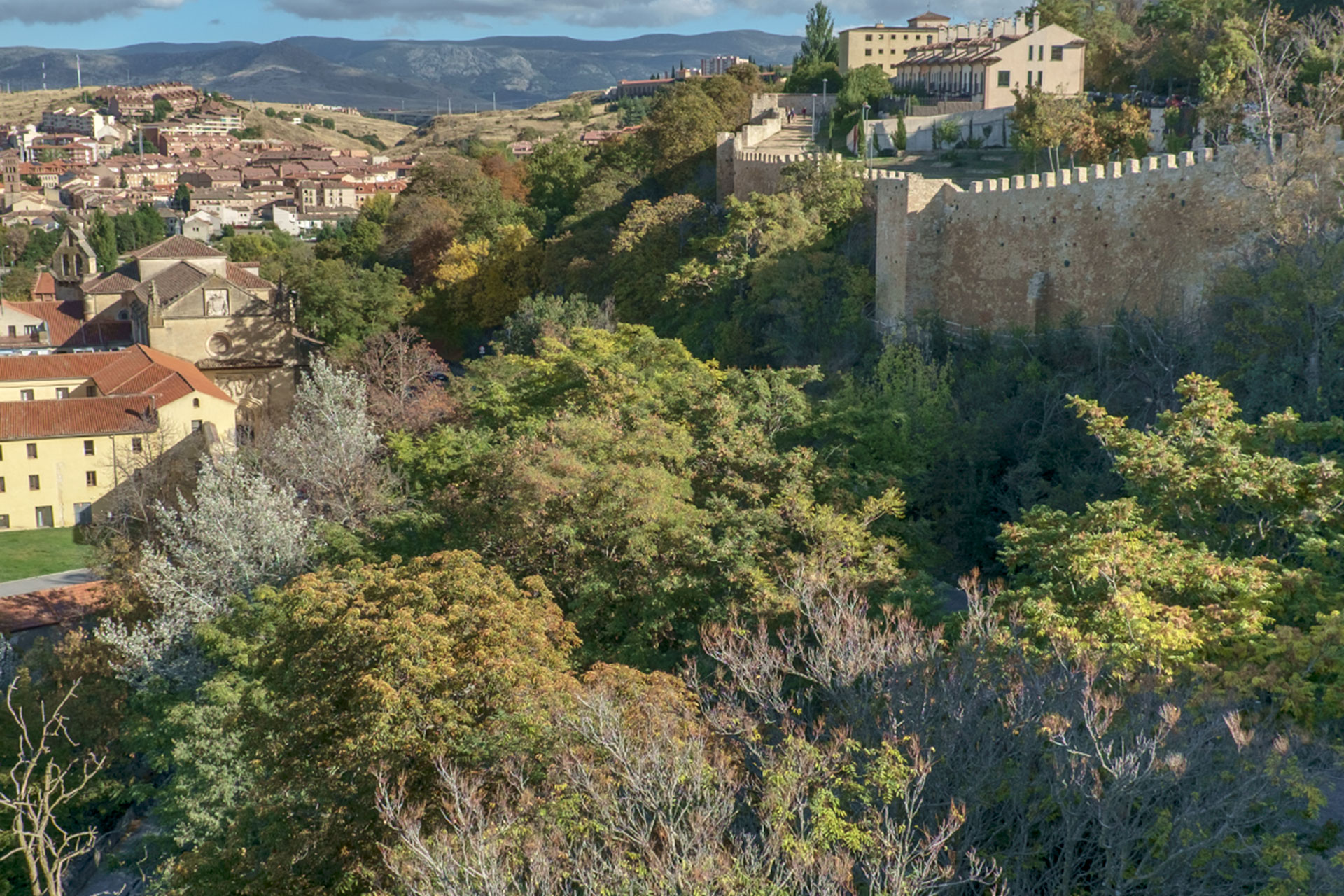 Monasterio Santa Cruz La Real IE University Muralla