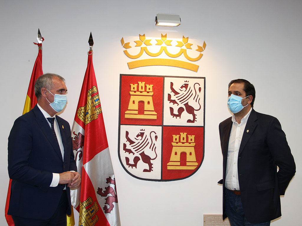 Reunion delegado territorial y alcalde de Riaza