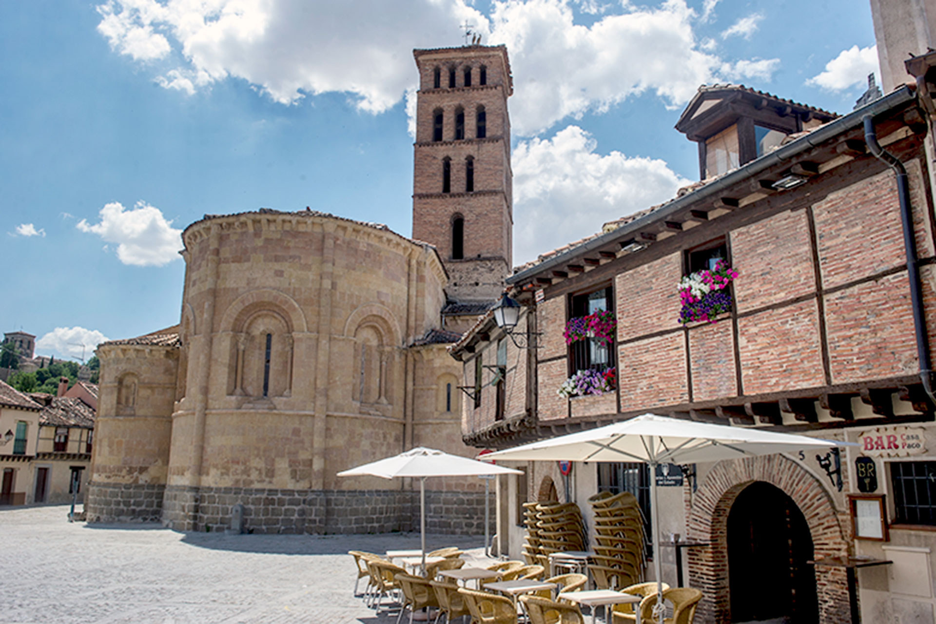 San Lorenzo Plaza Iglesia KAM3330